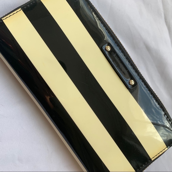 Authentic ♠️ Kate Spade Striped Wallet Clutch - Picture 6 of 6